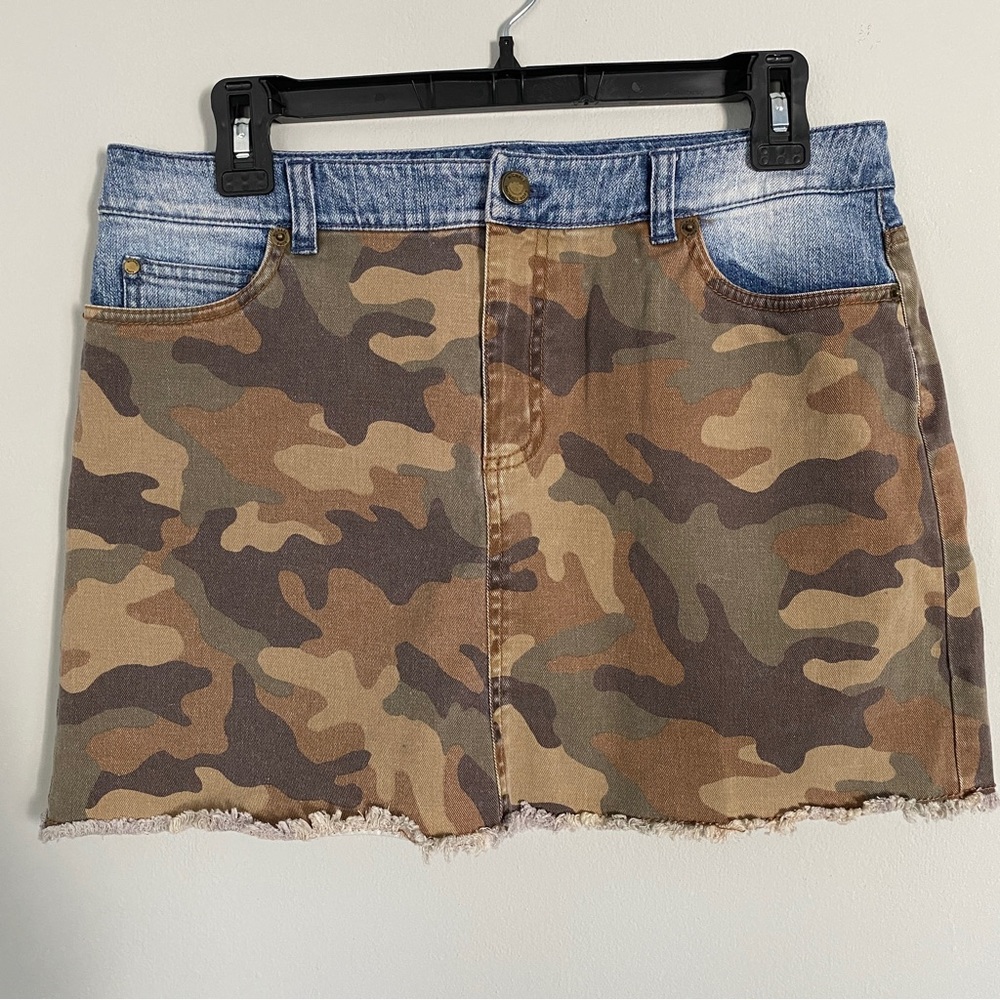 Vintage Style Michael Michael Kors Y2K Camo & Denim Frayed Hem Mini Skirt Size 6